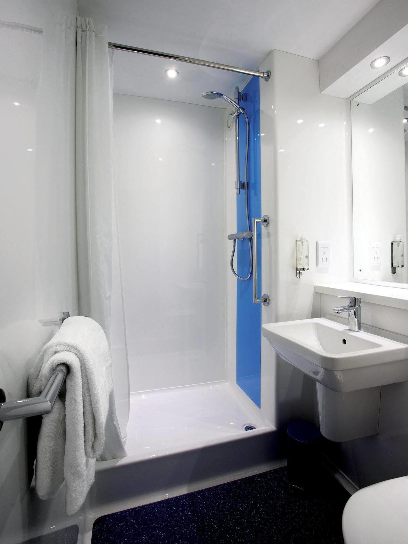 Travelodge London Docklands Exterior photo