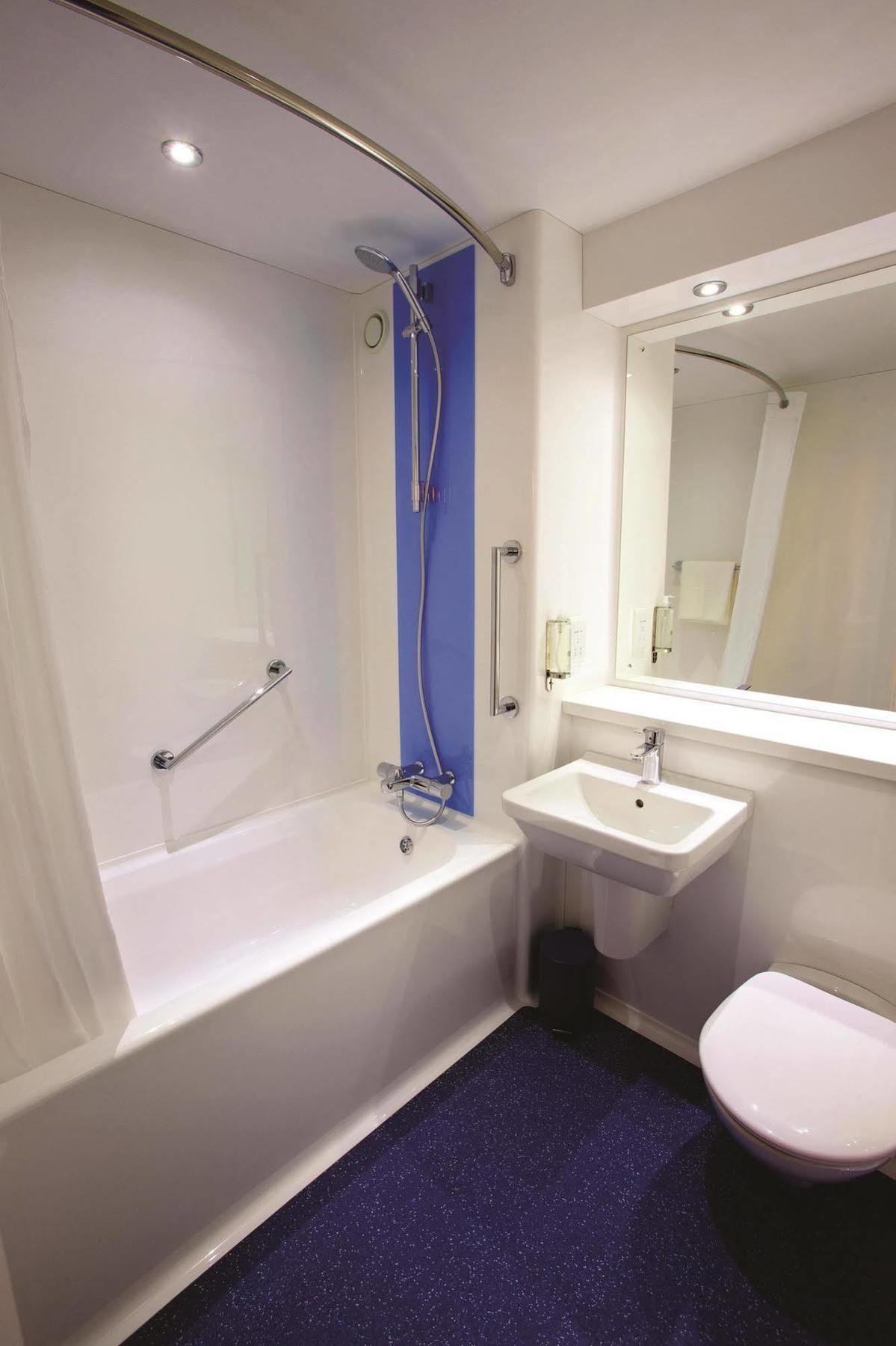 Travelodge London Docklands Exterior photo
